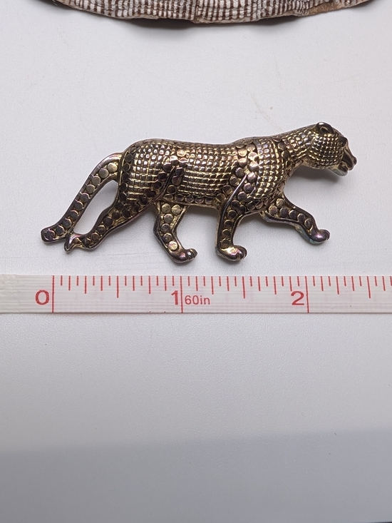 Jewelry - Vintage Brass-Tone Leopard Brooch Pin in Iridescent Bronze